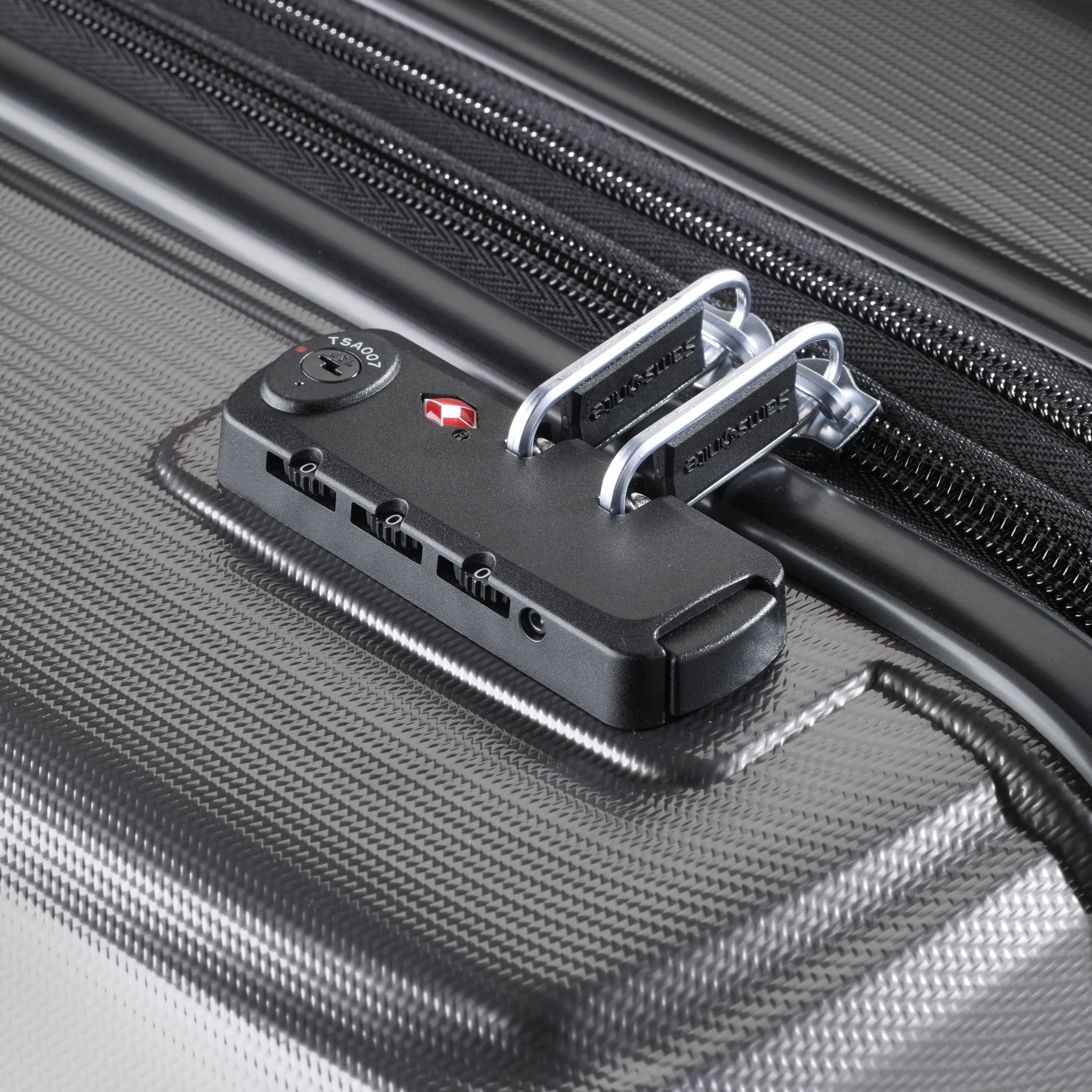 Samsonite Pursuit DLX Spinner Medium