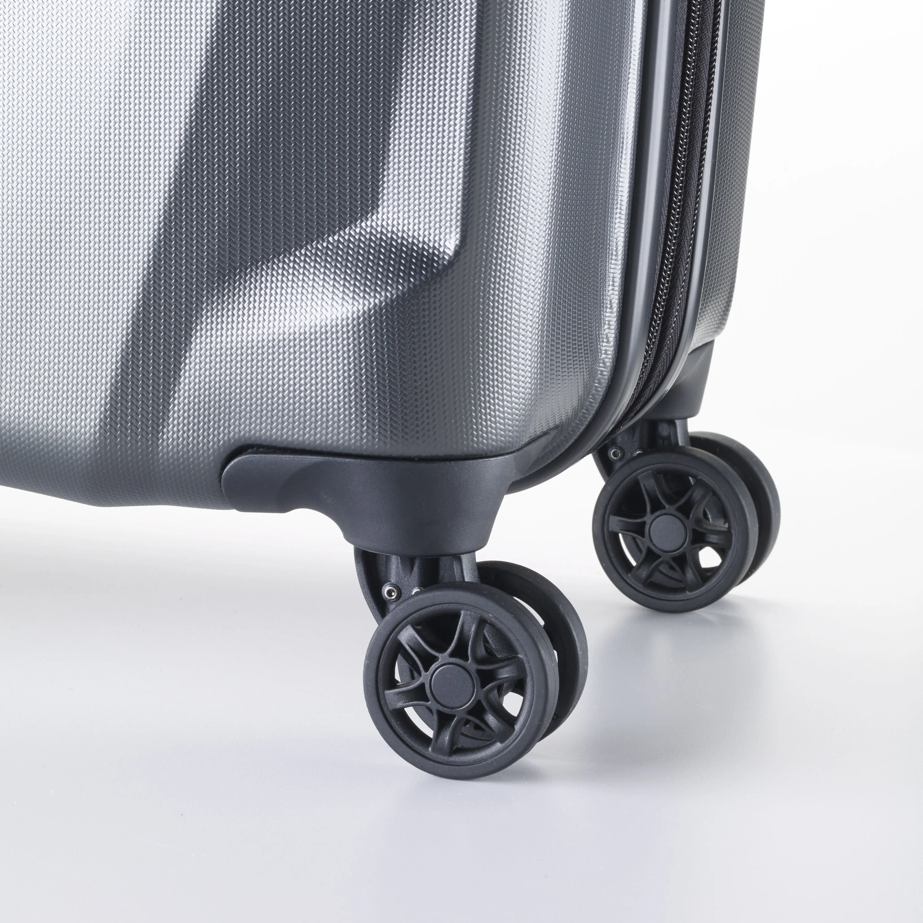 Samsonite Pursuit DLX Spinner Medium