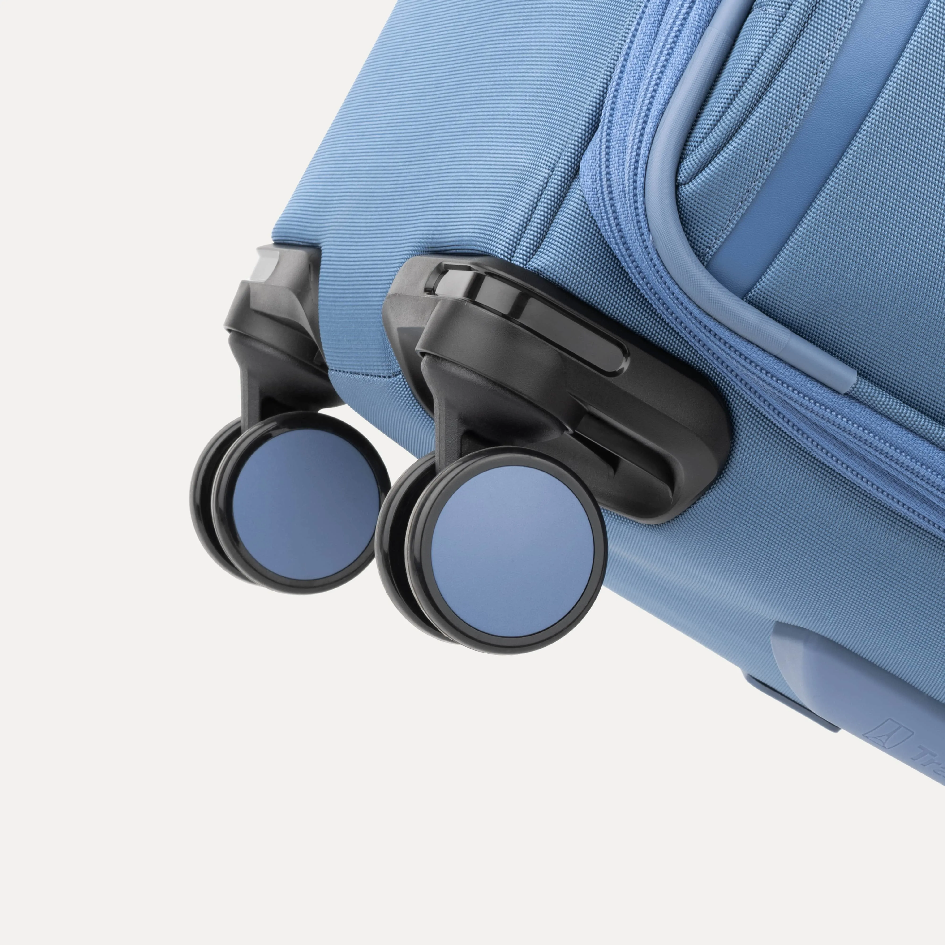 VersaPack®  Medium Check-In Spinner